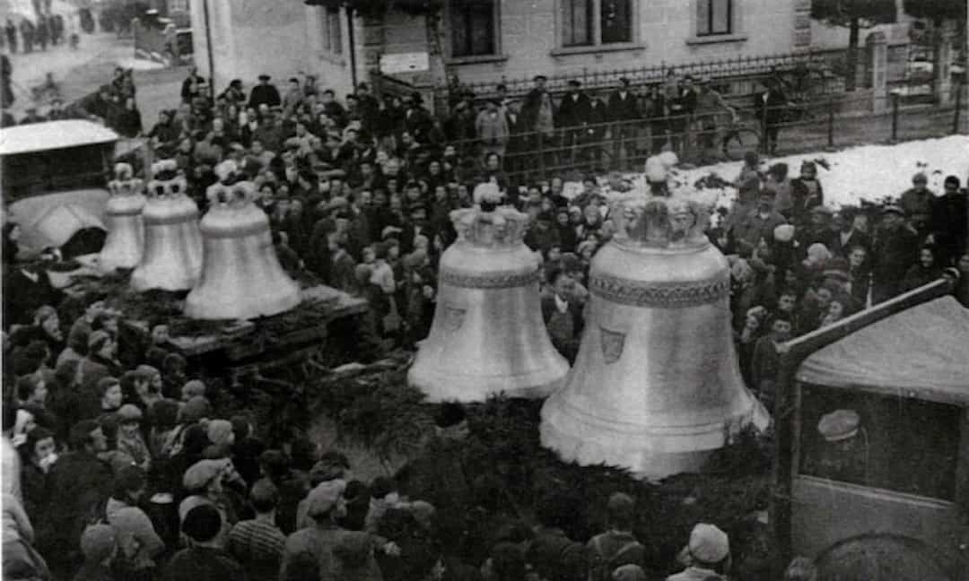 1935